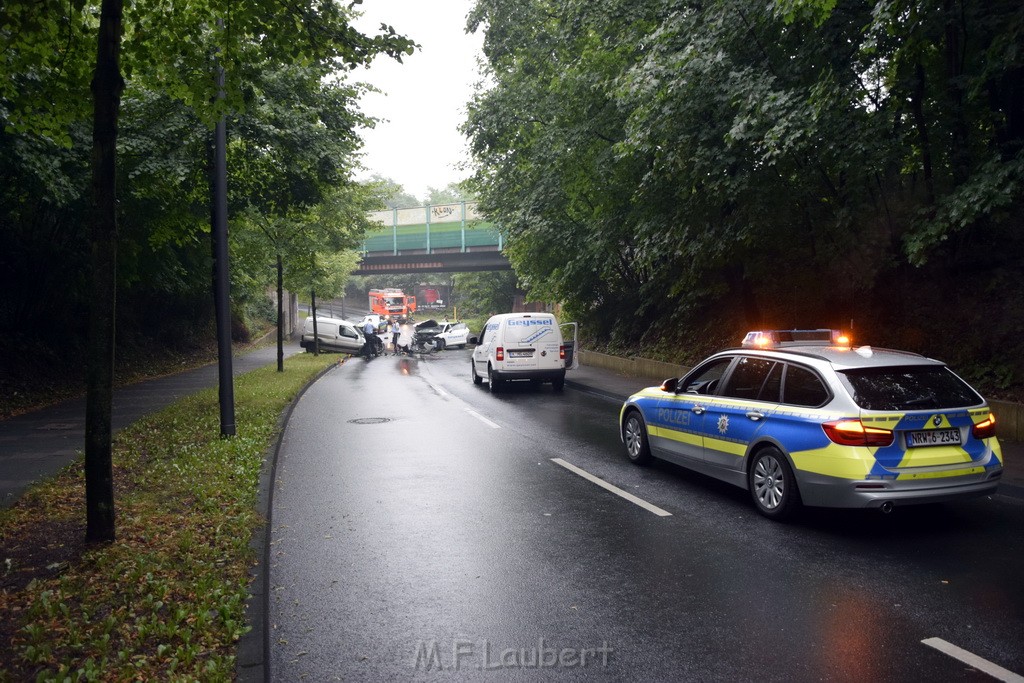 VU Frontal Koeln Hoehenhaus Berlinerstr vor Leuchterstr P14.JPG - Miklos Laubert